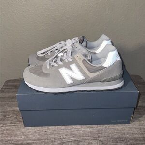 New Balance Unisex Grey White Sneakers Men’s 9.5 / Women’s 11